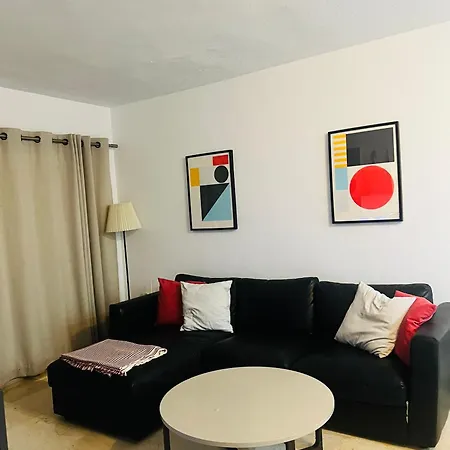 Marina, Modern Apartment, Sea Views, Balcony, Sleeps 6, Family Friendly Διαμέρισμα
