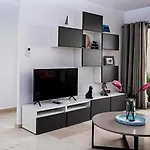 Port - Sea Views, Sleeps 6 Apartment