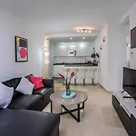 Port - Sea Views, Sleeps 6 Apartment *