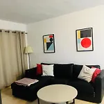 Port - Sea Views, Sleeps 6 Apartment