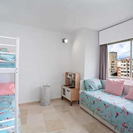 Marina, Modern Apartment, Sea Views, Balcony, Sleeps 6, Family Friendly Апартаменты