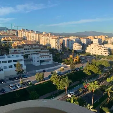 Marina, Modern Apartment, Sea Views, Balcony, Sleeps 6, Family Friendly Apartment *