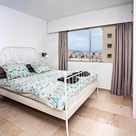 Apartment Marina, Modern Apartment, Sea Views, Balcony, Sleeps 6, Family Friendly Estepona