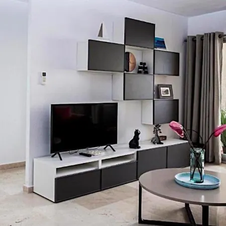 Marina, Modern Apartment, Sea Views, Balcony, Sleeps 6, Family Friendly Apartment