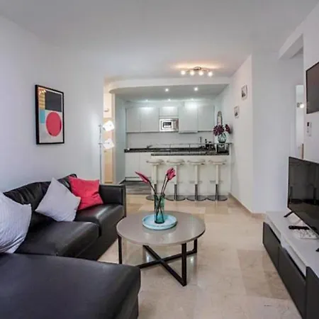 Marina, Modern Apartment, Sea Views, Balcony, Sleeps 6, Family Friendly Apartment *