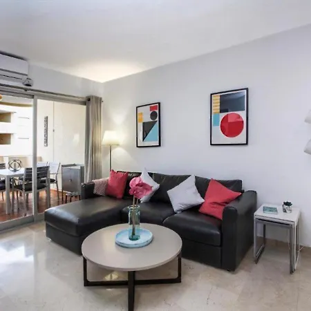 Marina, Modern Apartment, Sea Views, Balcony, Sleeps 6, Family Friendly *