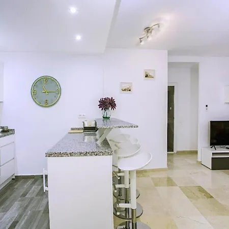 Marina, Modern Apartment, Sea Views, Balcony, Sleeps 6, Family Friendly Apartment *
