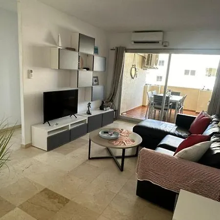 Marina, Modern Apartment, Sea Views, Balcony, Sleeps 6, Family Friendly Apartment *