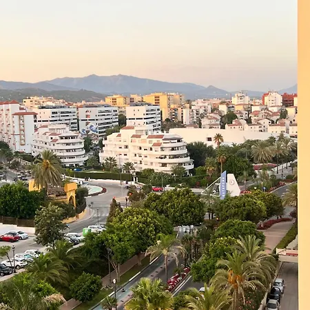 Apartment Marina, Modern Apartment, Sea Views, Balcony, Sleeps 6, Family Friendly Estepona
