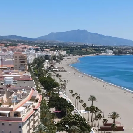 Marina, Modern Apartment, Sea Views, Balcony, Sleeps 6, Family Friendly Apartment