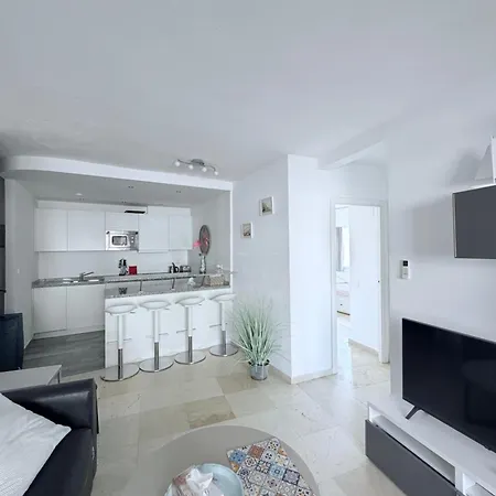 Port - Sea Views, Sleeps 6 Lägenhet