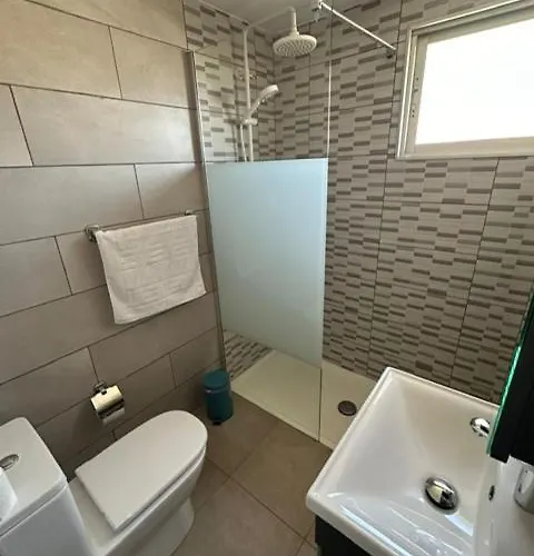 Port - Sea Views, Sleeps 6 Εστεπόνα